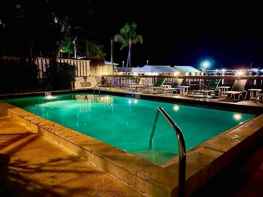 Dom wakacyjny Willa Abaco - Large Waterfront 2X2 End Unit With Boat Slip Key West